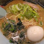 Yamaokaya - 味噌ラーメン690円(麺硬め味濃いめ油多め)、サービス券5枚で餃子(350円)無料、アプリクーポンで味玉子(140円)無料、味噌ラーメン(2024.5.11)