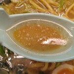 Yamaokaya - 味噌ラーメン690円(麺硬め味濃いめ油多め)、サービス券5枚で餃子(350円)無料、アプリクーポンで味玉子(140円)無料、油のみレンゲリフト(2024.5.11)