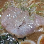 Yamaokaya - 味噌ラーメン690円(麺硬め味濃いめ油多め)、サービス券5枚で餃子(350円)無料、アプリクーポンで味玉子(140円)無料、チャーシュー(2024.5.11)