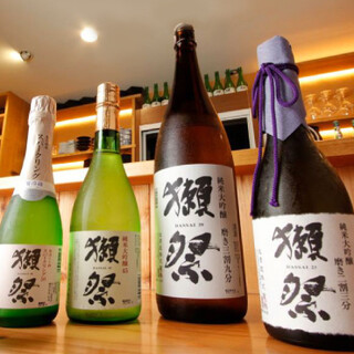 Over 50 kinds of premium local sake, including Dassai 23, are available for unlimited time
