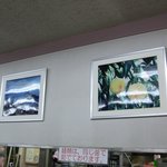 Michiguchipakingueriakudarisemmotenasu - スナックコーナーに飾られている写真その２です。