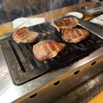 牛たん大好き 焼肉はっぴぃ - 