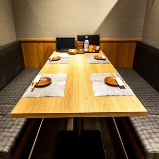 Please relax in our modern Japanese restaurant with fully private rooms. reserved up to 40 people!