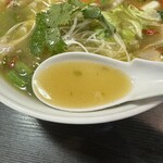 Shinasobaya Kouya - 「極辣麺 (カライカライそば)」のスープ
                        2024年5月14日