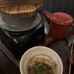 Sumibi Yaki Tori Oogiya - しらすとカリカリ梅の釜飯（出汁あり）