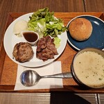 Minoru Dainingu - 自家製ハンバーグと選べる1品のごちそう定食(1914円)です。