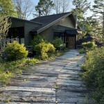 カエンネ - 新緑の夕暮れ｡山小屋レストラン｡