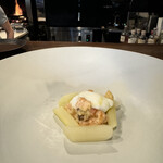 カエンネ - 鱒にも発酵したソース｡ホワイトアスパラの香りも合わさる｡