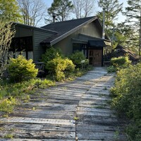 カエンネ - 新緑の夕暮れ｡山小屋レストラン｡