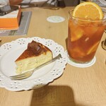 246812165 - オレンジティーとバスクチーズケーキ