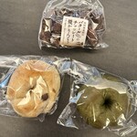 Komugidokoro Muku - バタールのチョコレートかりんとう、ベーグルのラム、抹茶