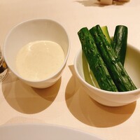 MAISON MARUNOUCHI - 付け合わせのキュウリのピクルス
