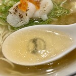 Rishiri Kombu Ra-Men Kuroobi - スープ