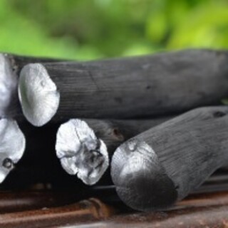 備長炭の遠赤外線効果で旨味たっぷりの赤身肉を堪能できます。