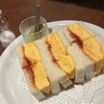 ピーコック - オムレツサンド