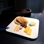 カーヴ・ド・エノフィル - ◯ チーズ３種