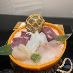 Yumedokoro Ryoushi Meshi Zakoya - カツオ、ヒラメ、タコ、ホタテ、ブリのお造り