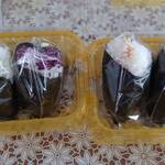 ほんのり屋 - 料理写真:右からカリカリ梅とじゃこ、焼鮭むすび、梅干し、塩むすび