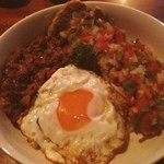 BEBE - べべ丼ご飯半分アタマ特盛