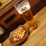 Kunsei Baru Estarico - ビールとナッツ