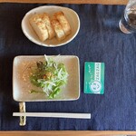 Ogoruna - セットのパンとサラダ