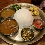 ネパール&インド料理 Manakamana - ネパールランチが配膳(ライス大盛@サービス！)