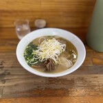 栄養軒 - ラーメン 800円