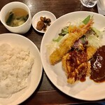 レストラン カマヘイ - ライス・みそ汁・漬物が付いてます。