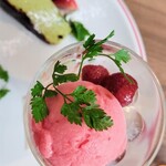 pizza&cafe toco - ジェラート[北海道ミルク&ストロベリー]