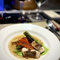 鉄板焼き あさひ - 旬魚の逸品料理。お魚は、鯛でした。グリーンピースのソースは絶品でした。