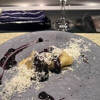 鉄板焼き あさひ - フォアグラクレープ。ブルーチーズがまぶされてます️