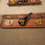 和酒 和食 御結び - お通し(筍の煮物、ひじきの煮物、アスパラと人参の辛子和え)