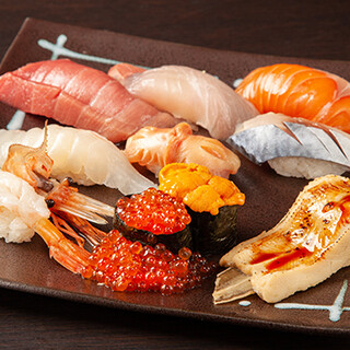 鮮魚は豊洲市場から仕入れ。味もボリュームも大満足の寿司や刺身