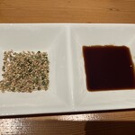 たんぼ居酒屋 - 刺身醤油とゴマ