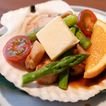 旬菜炉ばた焼 榮 - 料理写真:ほたて貝オレンジバターしょうゆ焼き