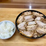 Kita Ootsuka Ramen - チャーシュー麺(中)、ライス(小)