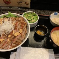 ごちそう家 ぽん太 八丁堀店 - Wステーキ丼 1,700円（税込）