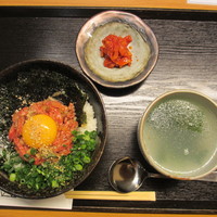 焼肉家 KAZU 神楽坂 - ローストビーフ丼　９８０円