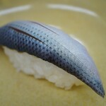 たぬきすし - しっかり〆て、食感が濃い酸味と塩気を引き出す。