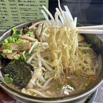 NAGAZUYA - 野菜ラーメン
                        麺は極細縮れ麺