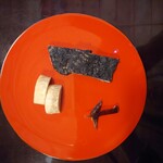 Mie - ミヌダルは、豚のロース肉の薄切りに黒ゴマだれをまぶして蒸しあげたもの