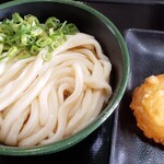 讃岐うどん 海侍 - 料理写真:ぶっかけうどん（中）＆玉ねぎの天ぷら