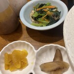 Izakaya Raimu - サービスの小鉢。食べる？と聞かれるが答える前に置いていかれる…笑