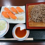 麺屋 一心 - サーモン5貫とおそばセット(780円)