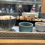 Momo kichi - 紫蘇せせり鉄板焼き定食（側面）