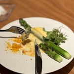 Rooots Nakanoshima - グリーンアスパラ　オランデーズソース　自家製カラスミ