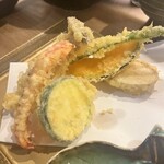 京出汁おでんと旬菜天ぷら 鳥居くぐり - 『京野菜の天ぷら 盛り合わせ』