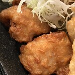 Kushikatsu Dengana - 鶏の唐揚げのアップ