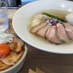 宍道湖しじみ中華蕎麦 琥珀 東京本店 - 特製と吊るしバラ丼　
