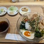 肉汁うどん 飩兵衛 - 花かつおおろし　850円